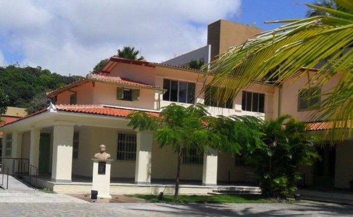 FCJA cria laços afetivos e visitante revela que seu pai foi pedreiro na casa de José Américo de Almeida